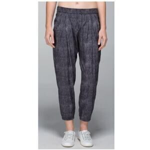 LULULEMON Pants Size 2 Rollin' With My Omies Jogger Black/Gray Swift Ultra Light